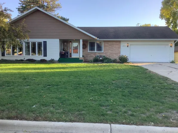 1212 7th St, Howard Lake, MN 55349