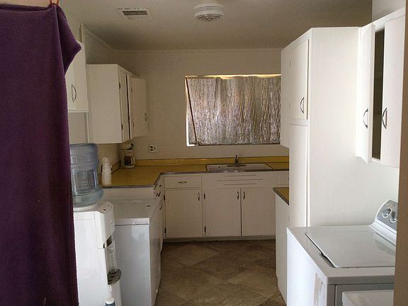 3rd image of 802 N Los Alamos Dr