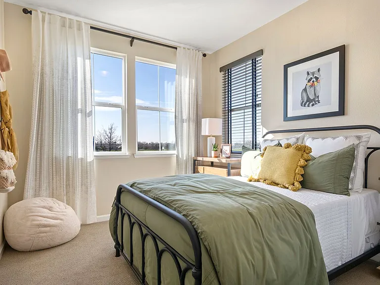 Spacious Townhomes in Provence at Natomas — Photo 42