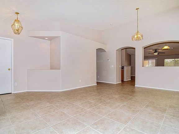 3rd image of 15338 W Poinsettia Dr