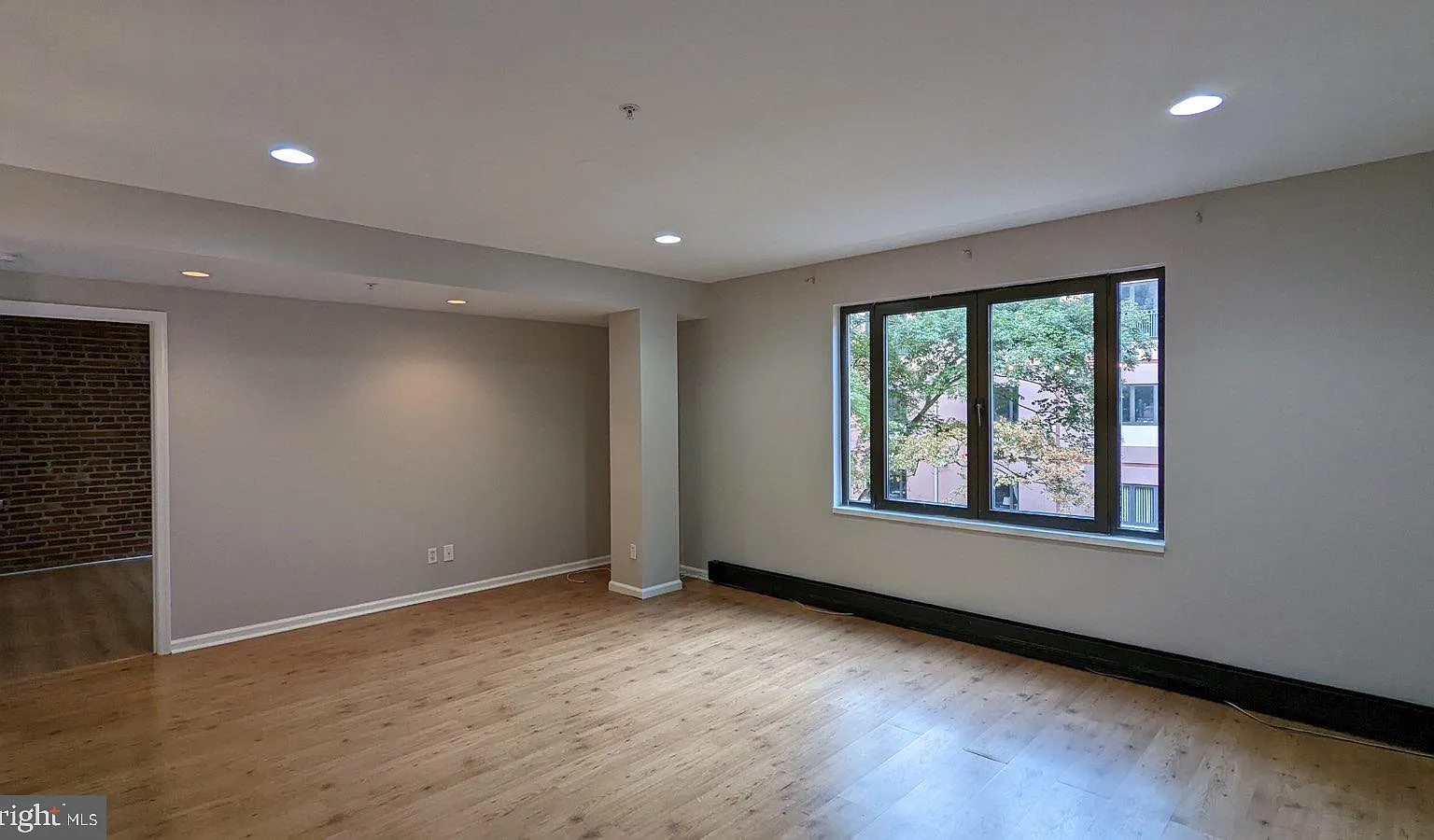 Henderson's Wharf Condominiums — Photo 4