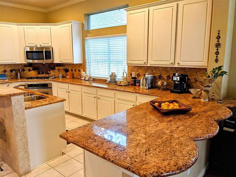 10114 Crescent Bluff Ln — Photo 6