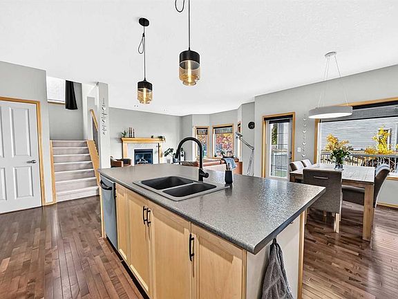4th image of 18 SE West Pointe Way