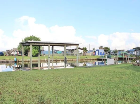 1842 Hall Ave, Bay City, TX 77414