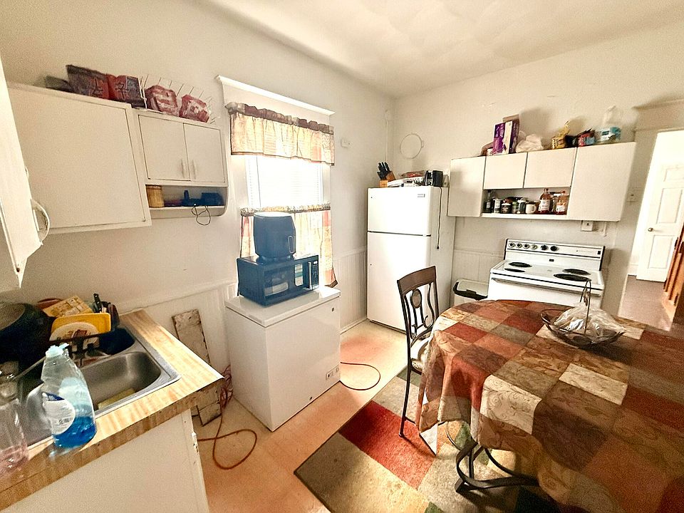 2nd image of 1831 Orange Ave NW