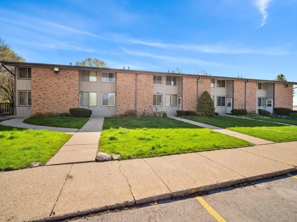 1518 Big Bend ROAD #E, Waukesha, WI 53189