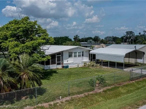 306 Pinecrest Ave NW, Moore Haven, FL 33471
