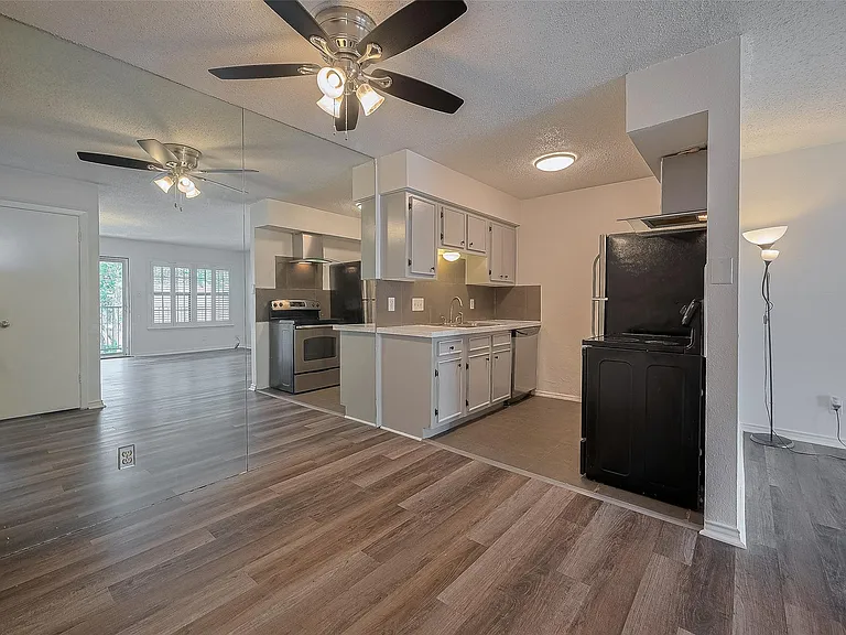 606 Marshall St #35 — Photo 3