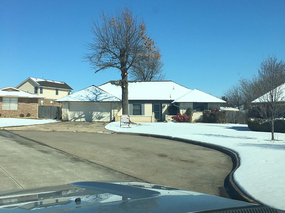 1st image of 905 NW Cheryl Cir