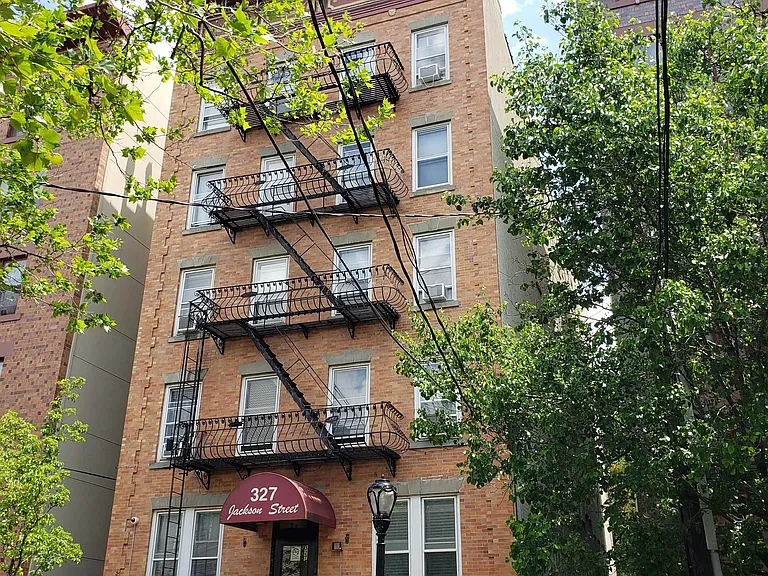 327 Jackson St #13 — Photo 5