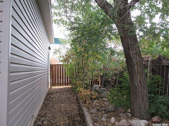 5th image of 110 7th AVENUE W