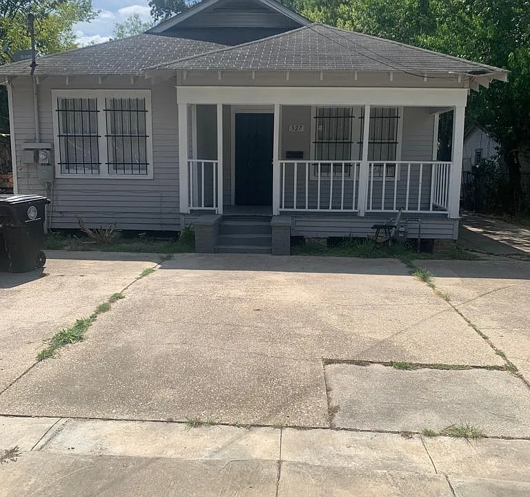 327 Gebelin St