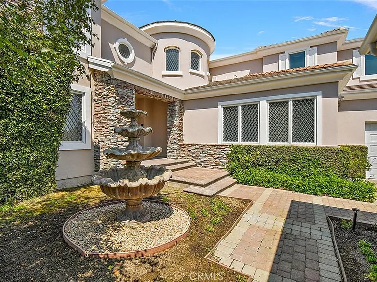 19 Santa Rosa — Photo 2