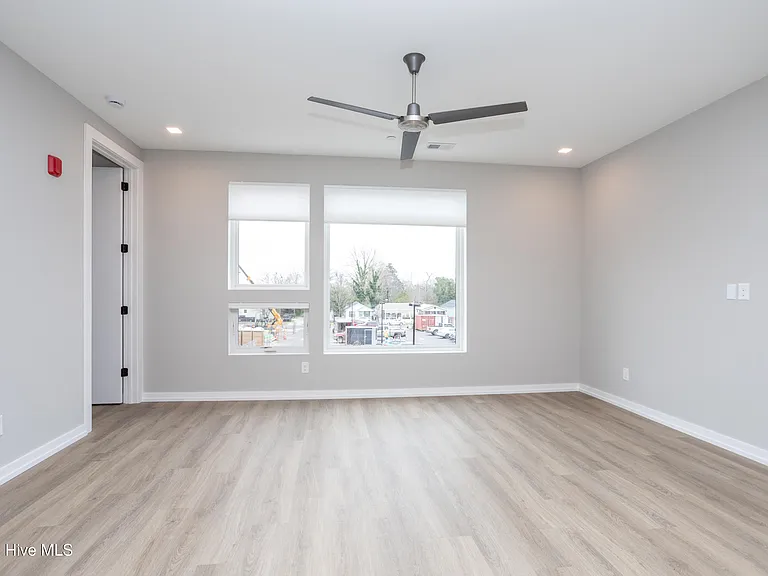 607 N 11th St #206 — Photo 4