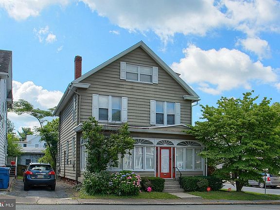 3rd image of 2401 Walnut St
