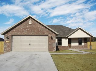 720 Bonnie Scotland Dr, Prairie Grove, AR 72753