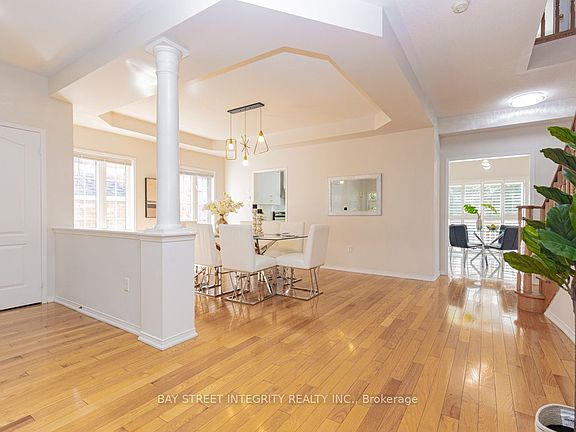 3rd image of 17 Weston Cres
