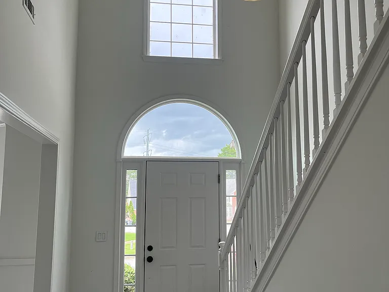 438 Gresham Dr — Photo 2
