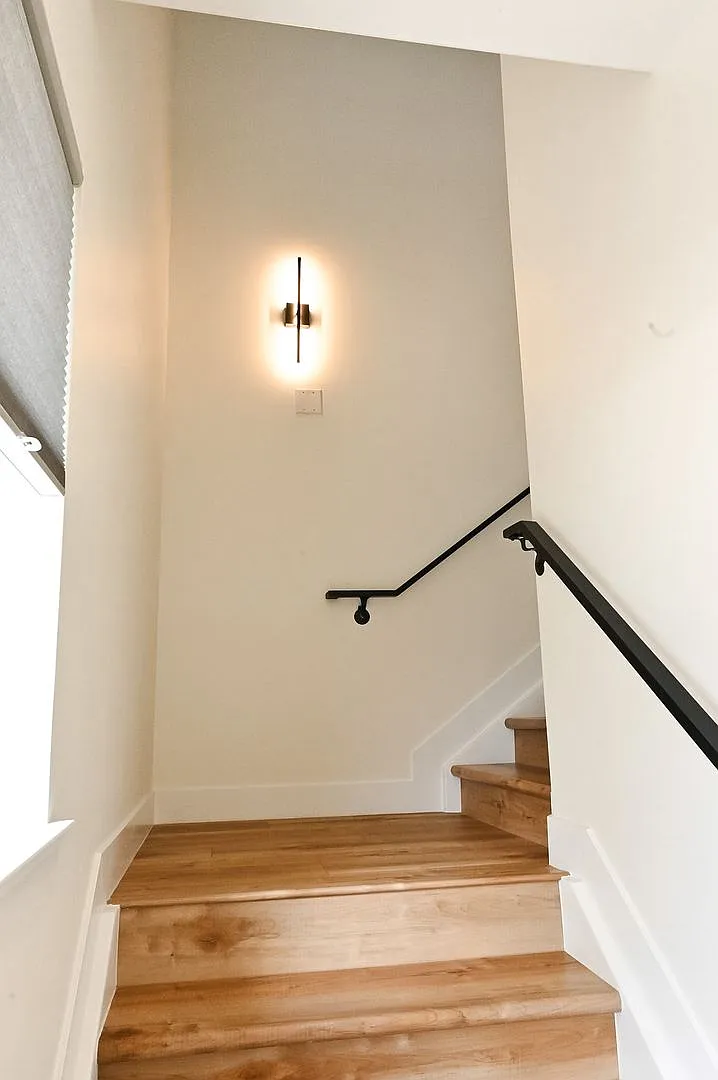 Incredible 3 Story Townhome with Large rooftop Deck — Photo 4