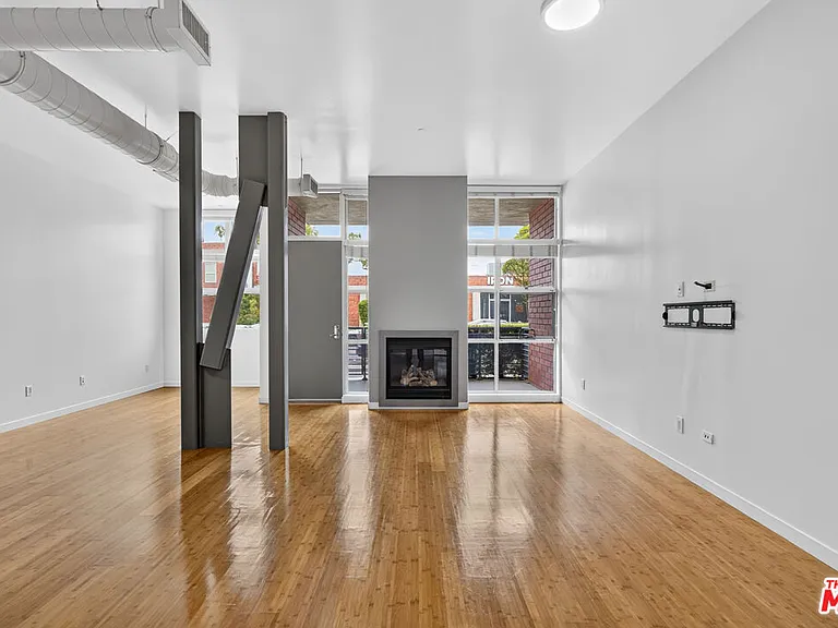 1912 Broadway #103 — Photo 4
