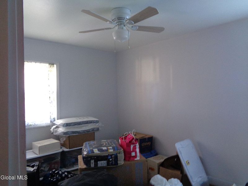 5th image of 476 Bradford Road