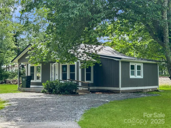 36 Graybark Ct, Waynesville, NC 28786