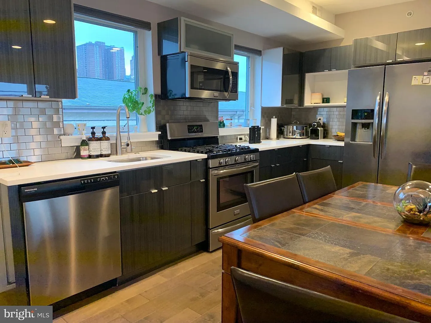 2 bed, 1000 sqft, $2,895 — Photo 3