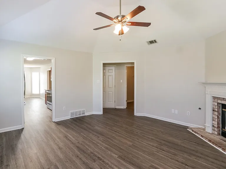 10104 Cross Hill Rd — Photo 4