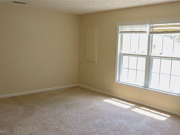 3rd image of 250 Leawood Cir #250