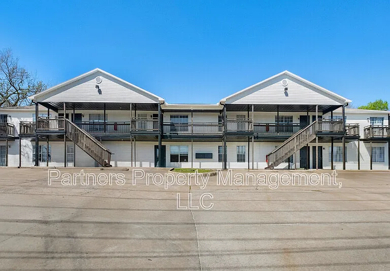 825 N Leverett Ave #2 — Photo 1