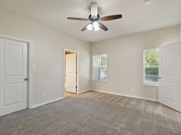 731 W Bond St — Photo 18