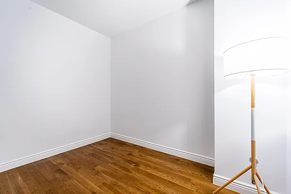 Rented by New York Casas Ltd. | media 11