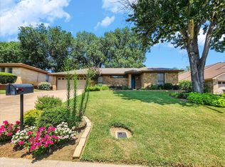 2821 Quail Ln, Arlington, TX 76016