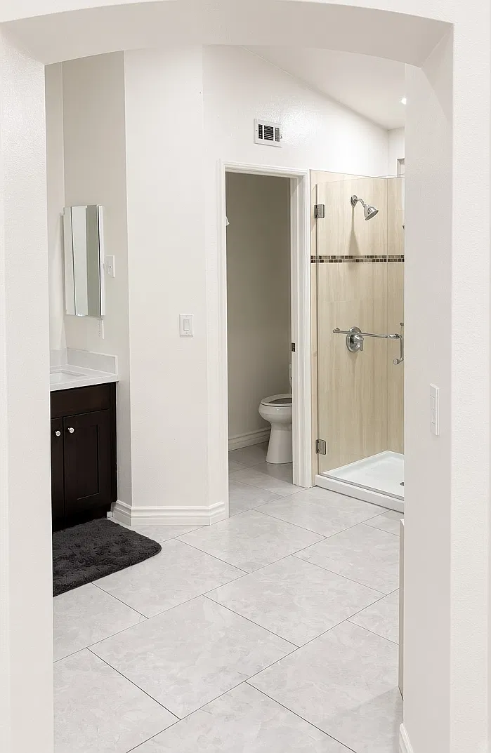 5 bed, 2340 sqft, $1,395 — Photo 3