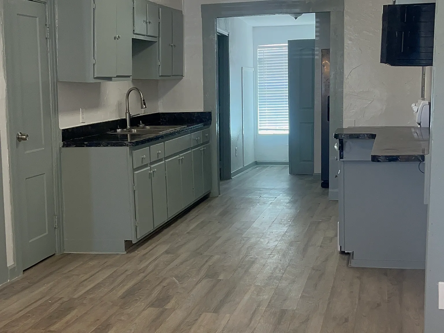 3 bed, $2,300 — Photo 3