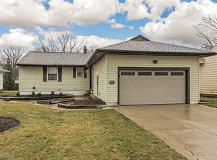 1401 Sunview Rd, Lyndhurst, OH 44124