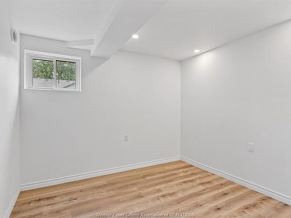5th image of 115 Washington Ct