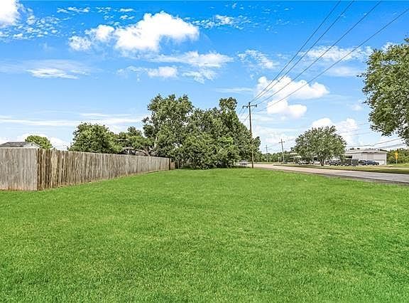 2nd image of 2532 Margaret Ln