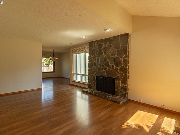 5th image of 17745 SW Meadowbrook Way