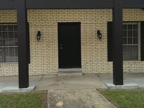 8424 Front Porch & Entry