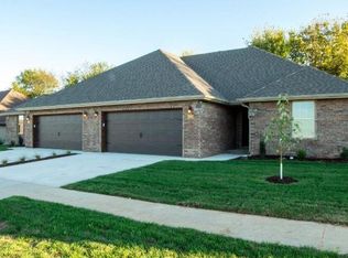 3063 W Camino Alto St, Springfield, MO 65810