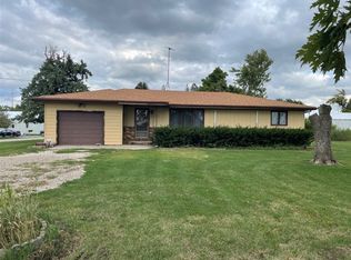 878 North St, Montezuma, IA 50171