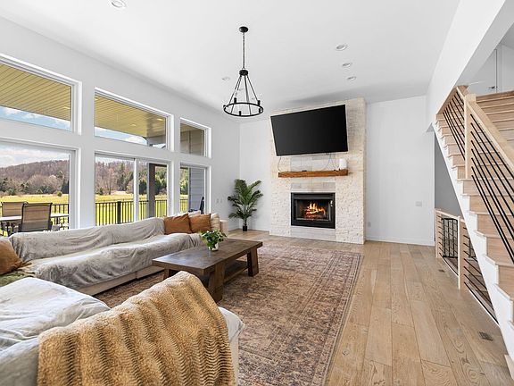 3rd image of 4639 Fouch Rd