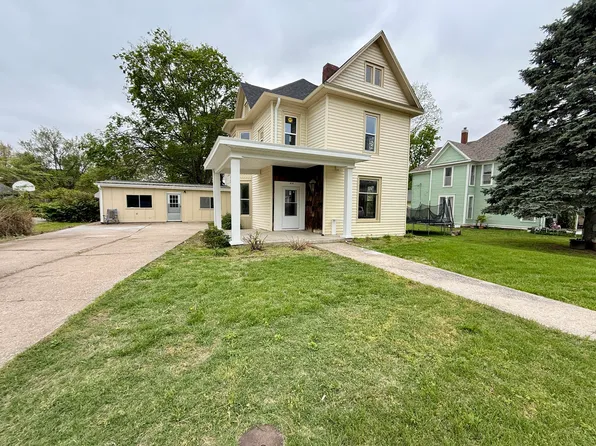 414 E Gordon St, Marshall, MO 65340