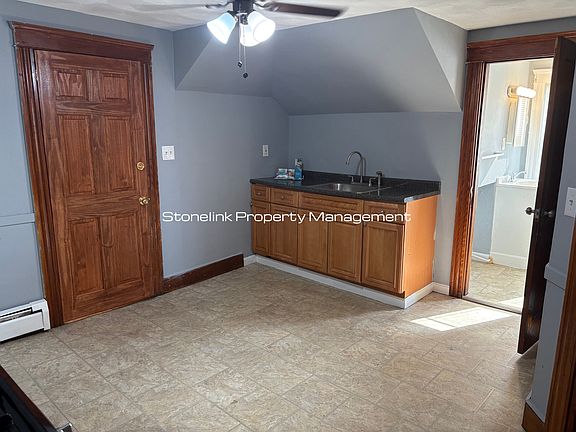 2nd image of 1088-1090 Lonsdale Ave #5