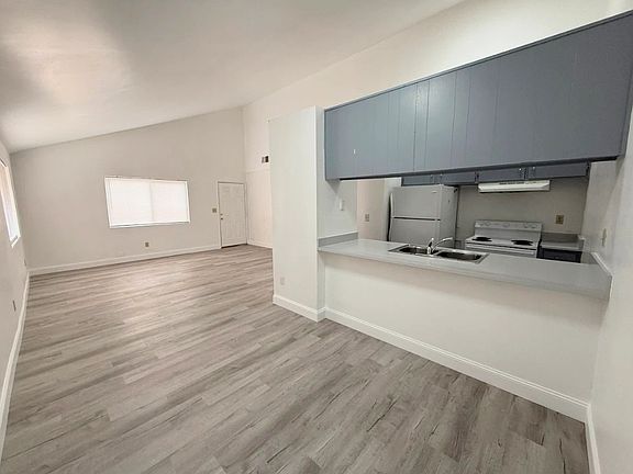 5th image of 3310 R St APT A