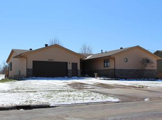 1055 Maplewood Dr, Worthington, MN 56187
