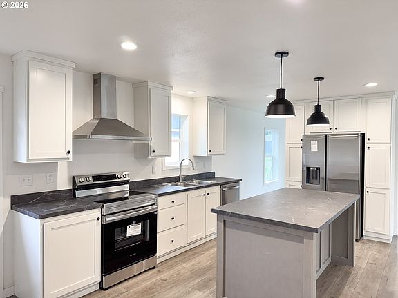 4th image of 34725 Neptune Ct