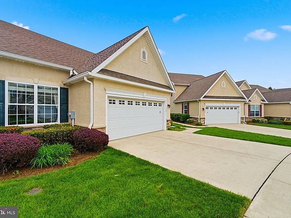 2nd image of 1720 Wisteria Ln