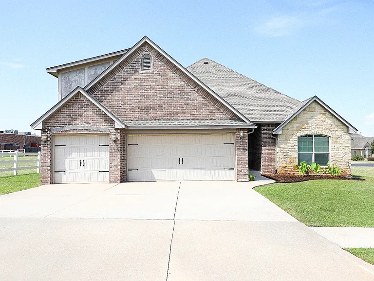 17225 Ridgewood Dr — Photo 2